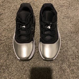 JORDAN 11 Silver , White , Black Metalic CMFT